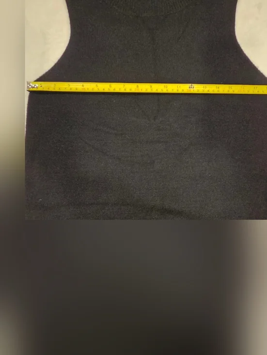 Carmen Marc Valvo Sleeveless Turtleneck Sweater - Black Size S. - Picture 10 of 15